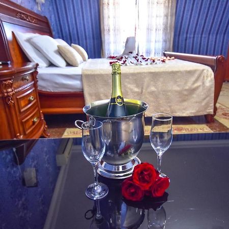 Hotel Chao Batumi Bagian luar foto